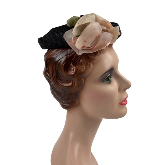 Vintage 50s Rose Hat Pink Black Woven Straw Round Pillbox Charmer - Picture 8 of 10